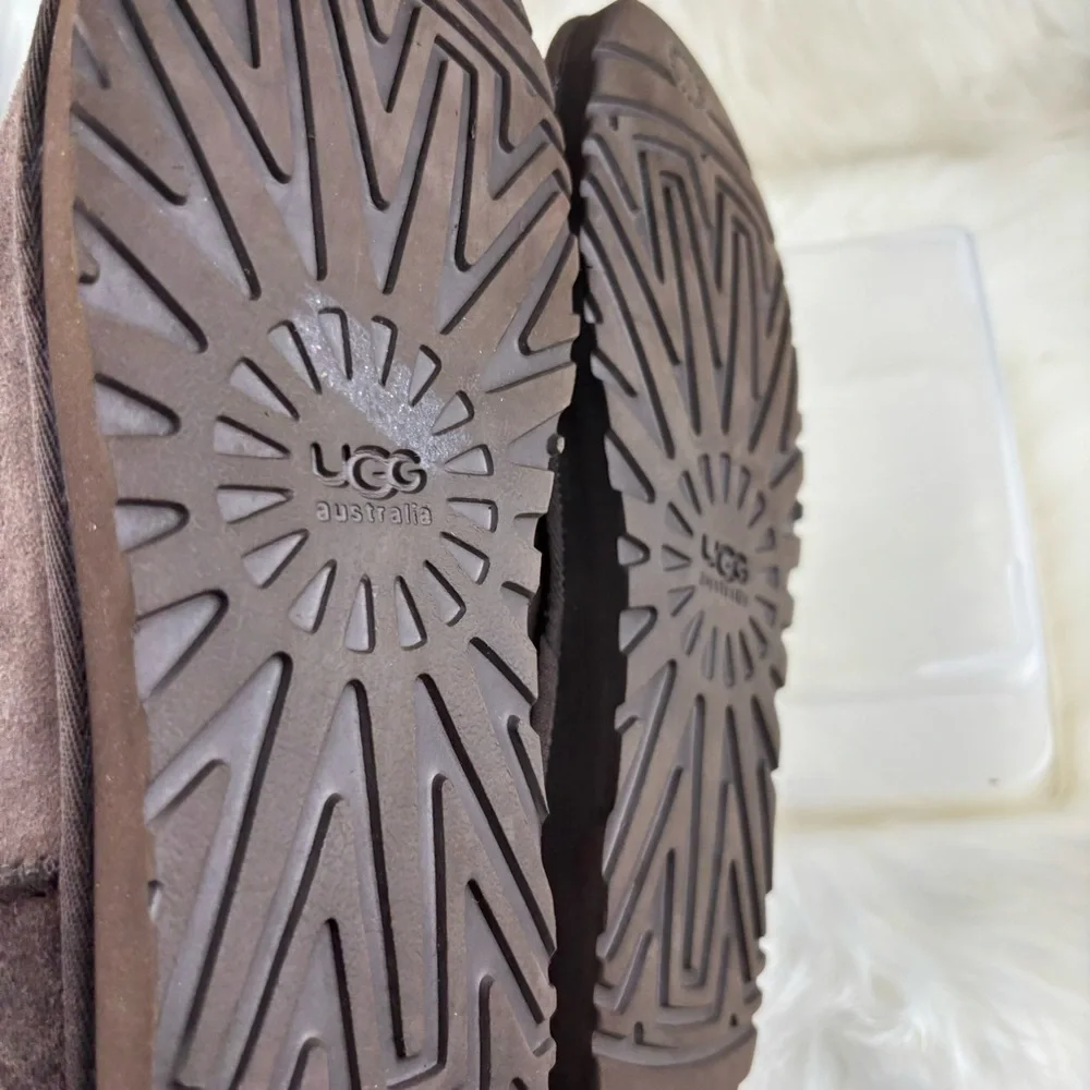 UGG WINTER DOBLE BOWS BOOTS SIZE 8 WOMAN